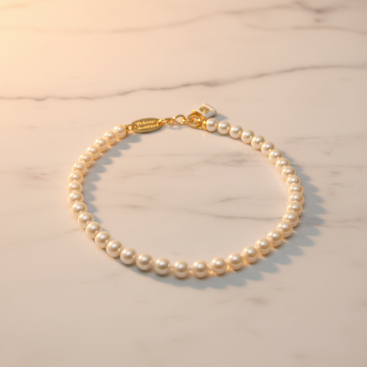 Vivienne Westwood Cadena Charm Artificial Pearl,Metal Artificial Pearl Women's Necklace (Gold,Off-white)