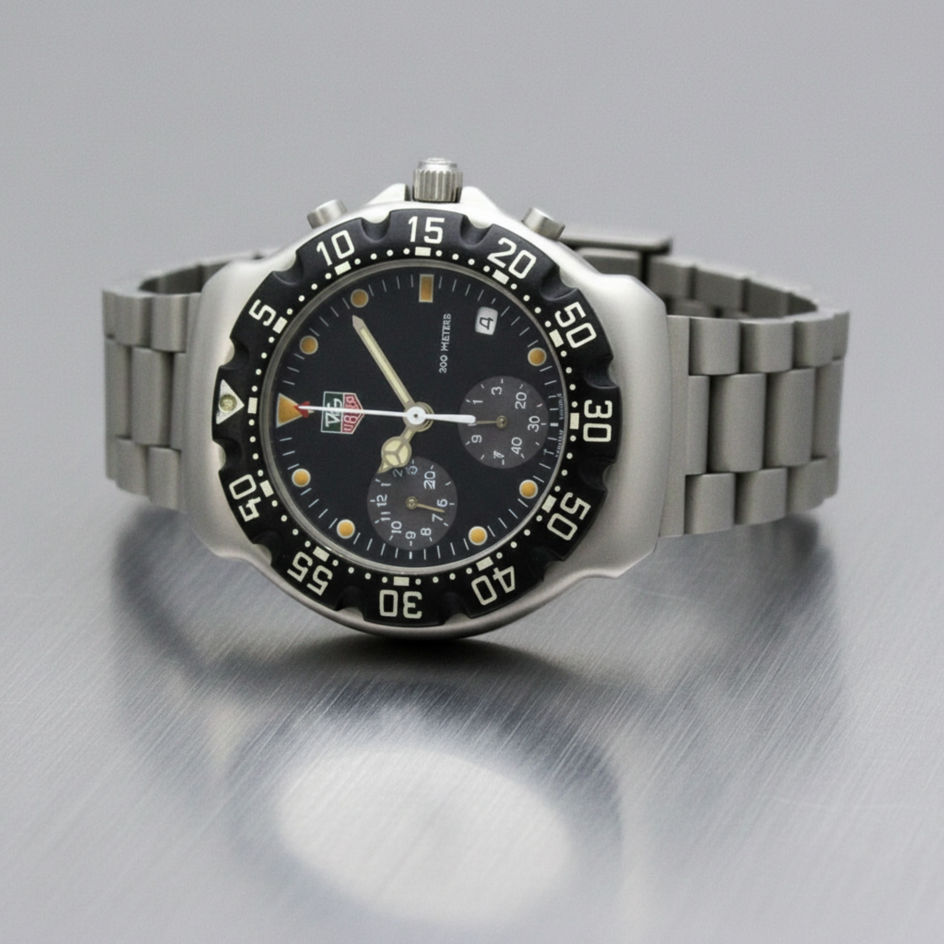 TAG HEUER 2000 Formula 1 Chronograph Steel Quartz Mens Watch CA1211
