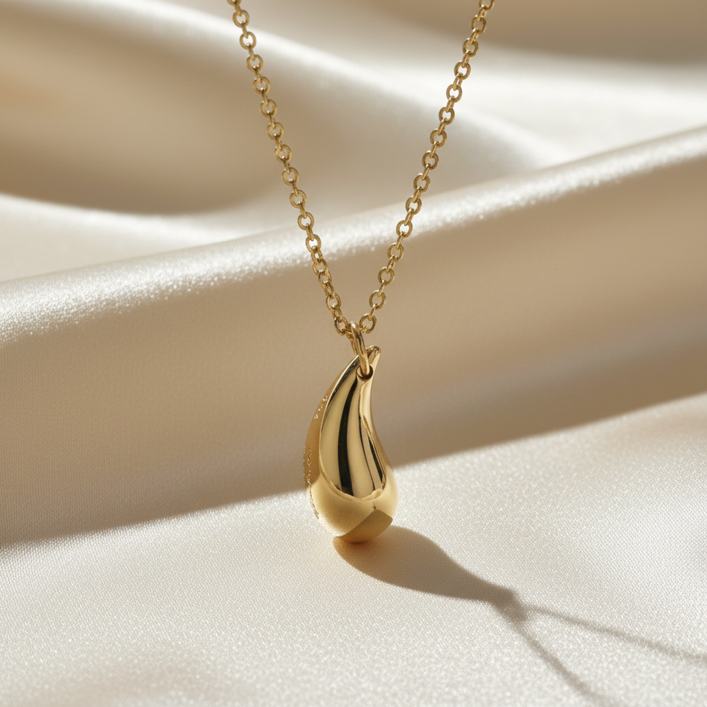 Tiffany Teardrop Necklace Yellow Gold (18K) No Stone Women,Men Fashion Necklace (Gold)