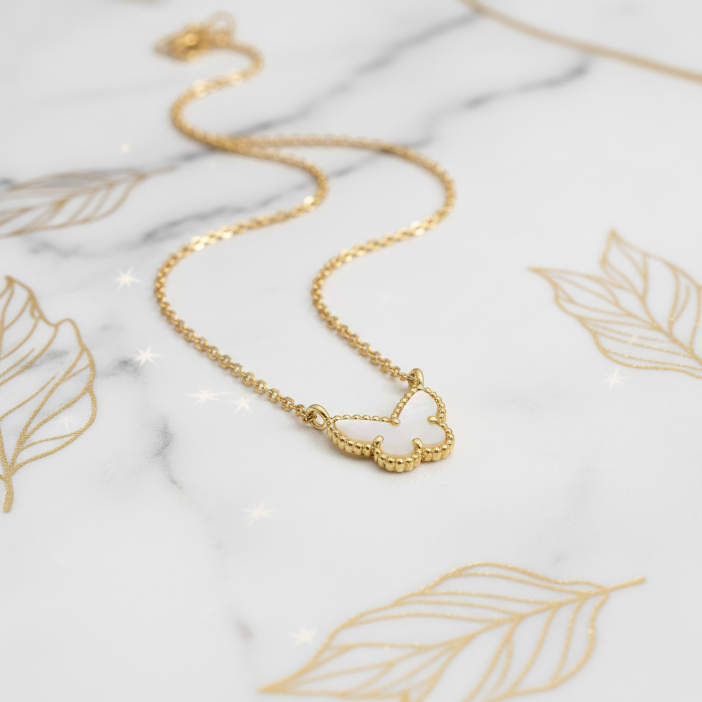 Van Cleef & Arpels Sweet Alhambra Necklace Yellow Gold (18K) Mother Of Pearl Men,Women Fashion Necklace (Gold)