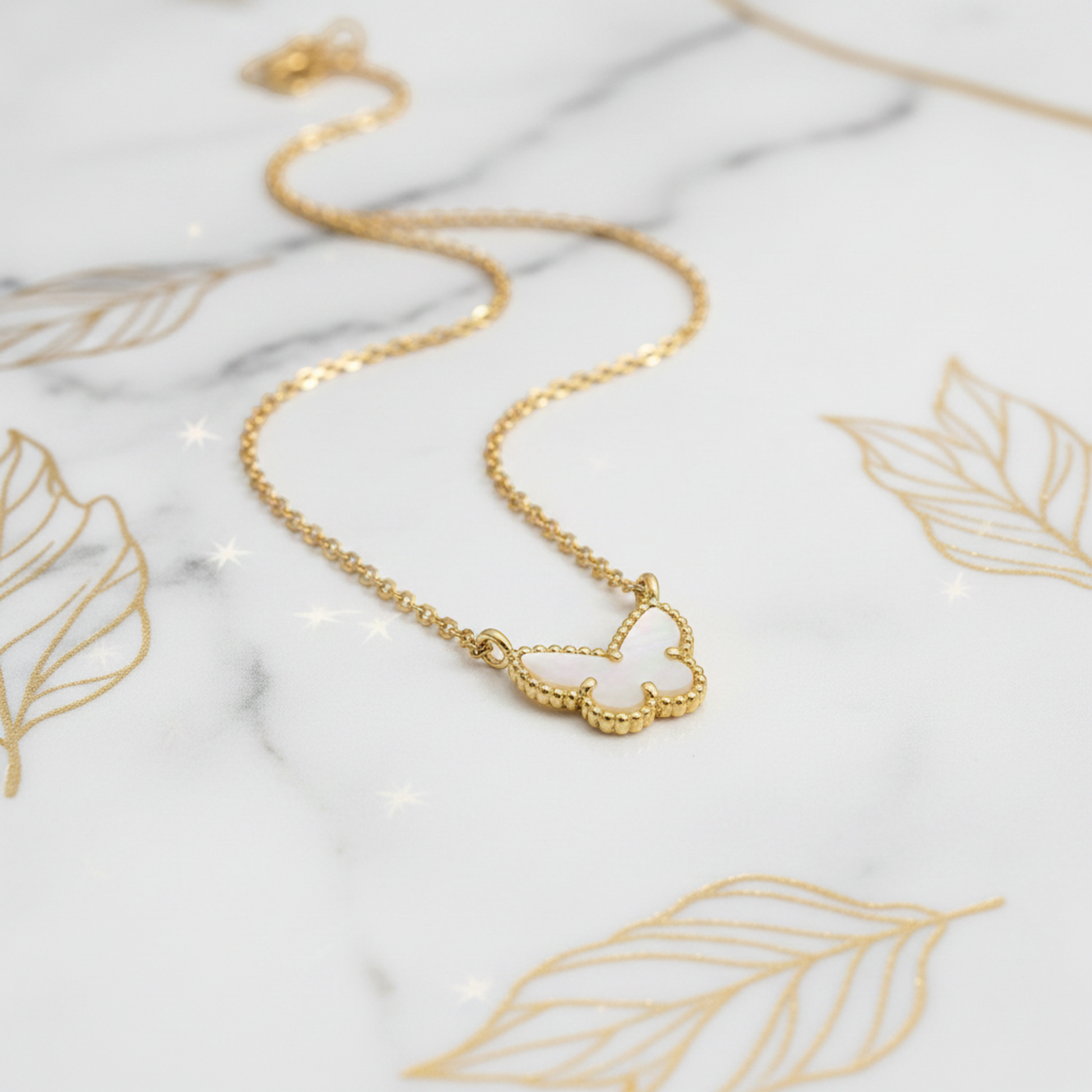 Van Cleef & Arpels Sweet Alhambra Necklace Yellow Gold (18K) Mother Of Pearl Men,Women Fashion Necklace (Gold)