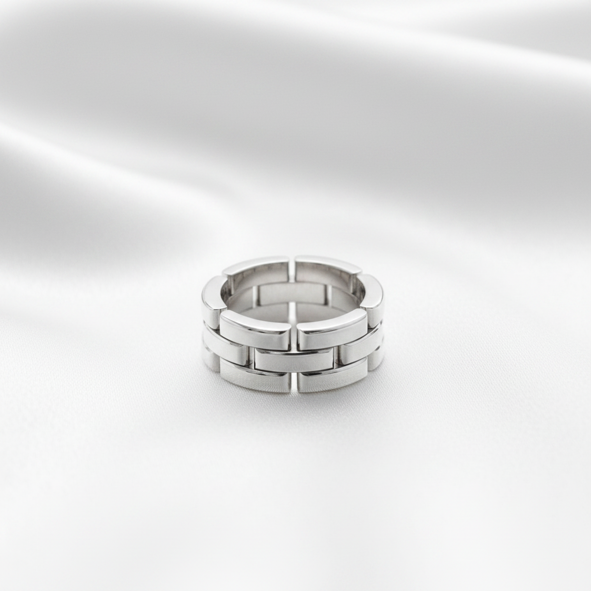 Cartier Maillon Panthère Ring White Gold (18K) Fashion No Stone Band Ring Silver