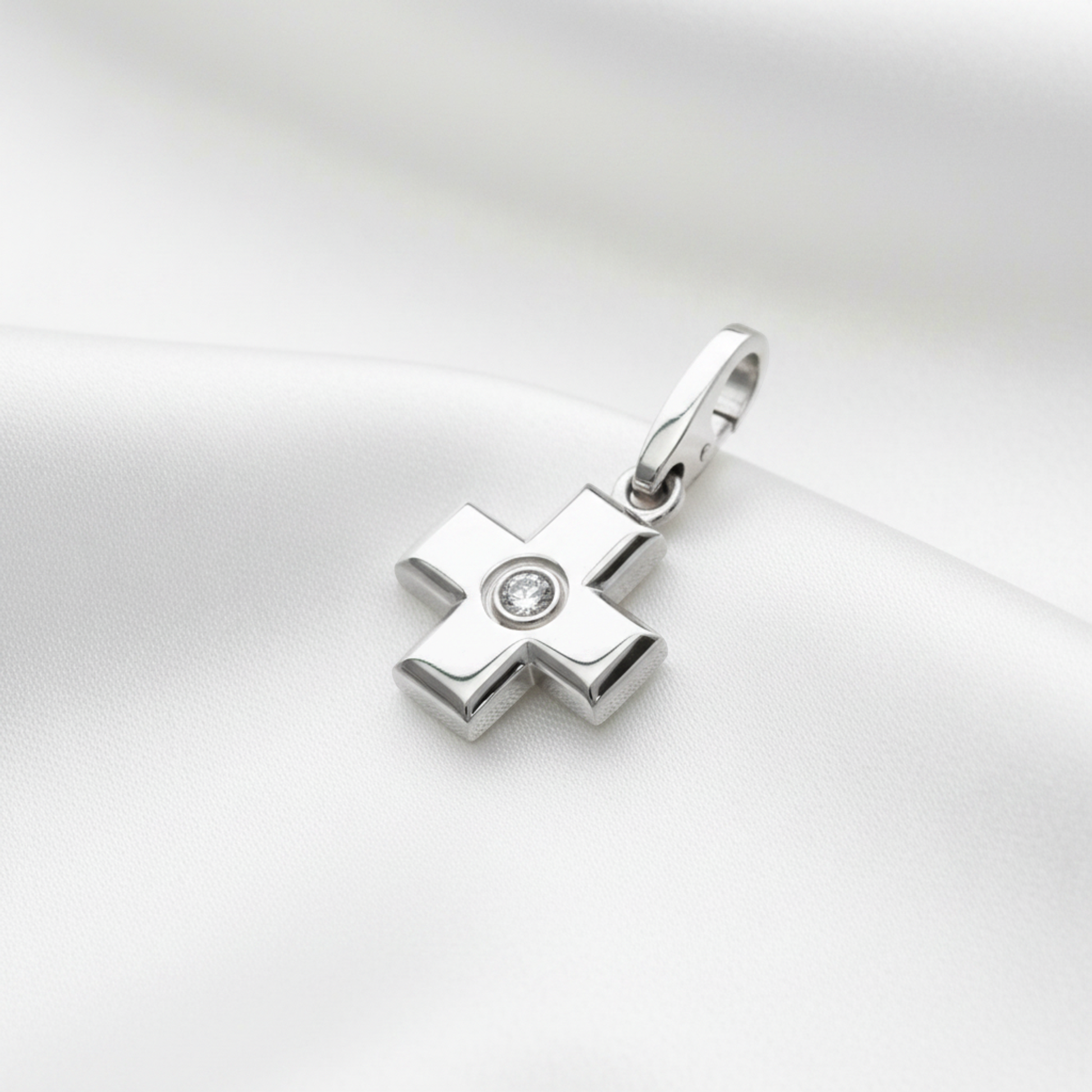 Cartier Cross Pendant Top With 1 Diamond White Gold (18K) Diamond Women,Men Fashion Pendant Necklace (Silver)