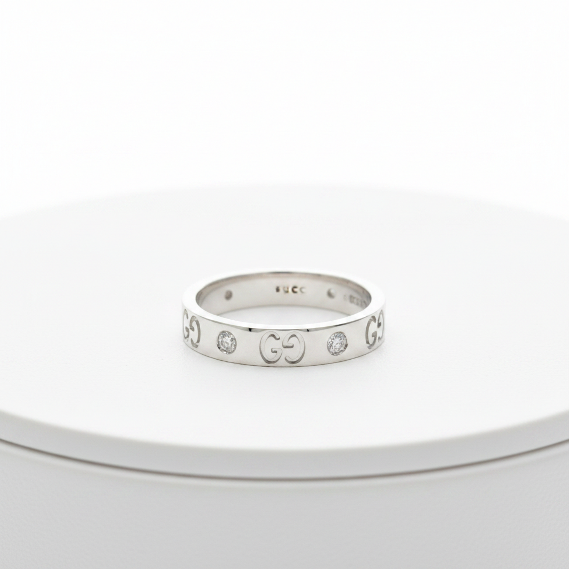 Gucci Icon Ring, White Gold, Diamonds. Condition Rank A. Weight: 5.1g.