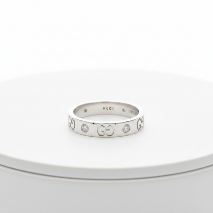 Gucci Icon Ring, White Gold, Diamonds. Condition Rank A. Weight: 5.1g.