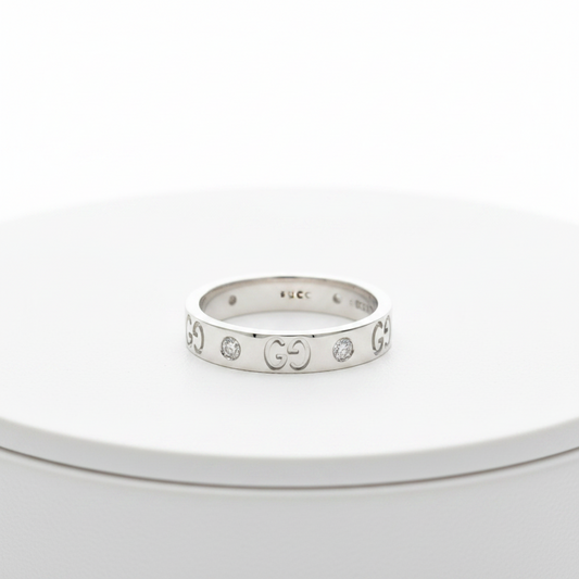 Gucci Icon Ring, White Gold, Diamonds. Condition Rank A. Weight: 5.1g.