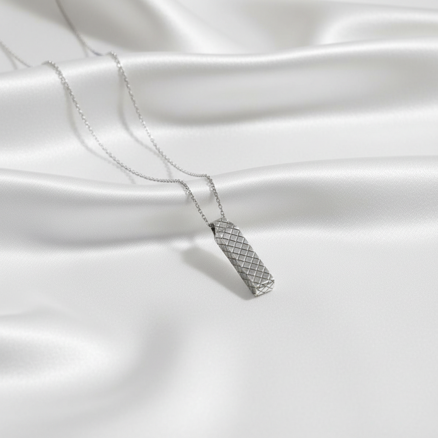 Bottega Veneta Intrecciato Silver Men,Women Fashion Pendant Necklace (Silver)