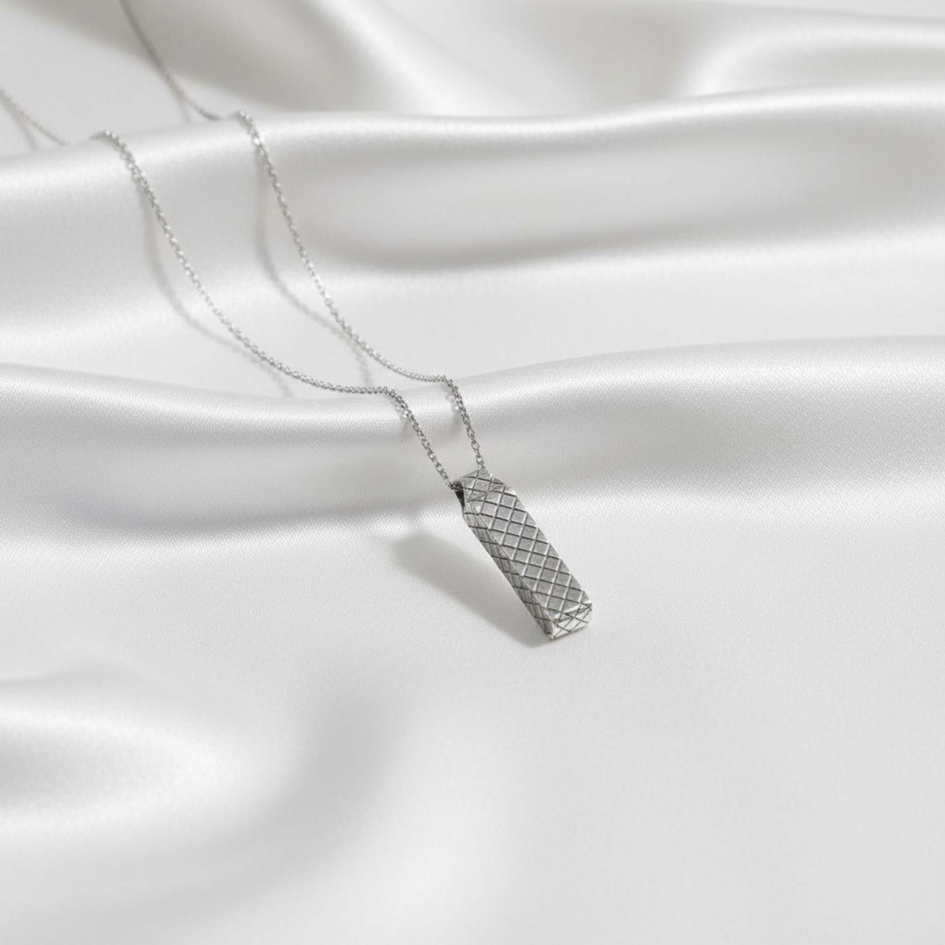 Bottega Veneta Intrecciato Silver Men,Women Fashion Pendant Necklace (Silver)