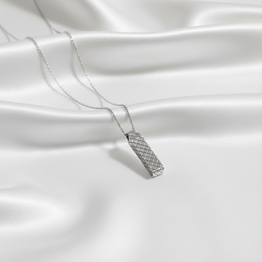 Bottega Veneta Intrecciato Silver Men,Women Fashion Pendant Necklace (Silver)
