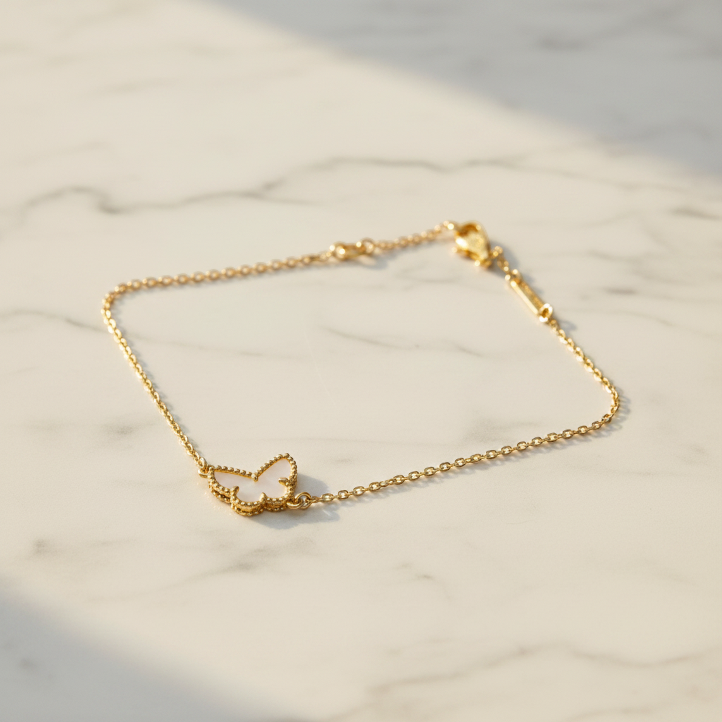 Van Cleef & Arpels Sweet Alhambra Papillon Bracelet Yellow Gold (18K) Mother Of Pearl Charm Bracelet Gold