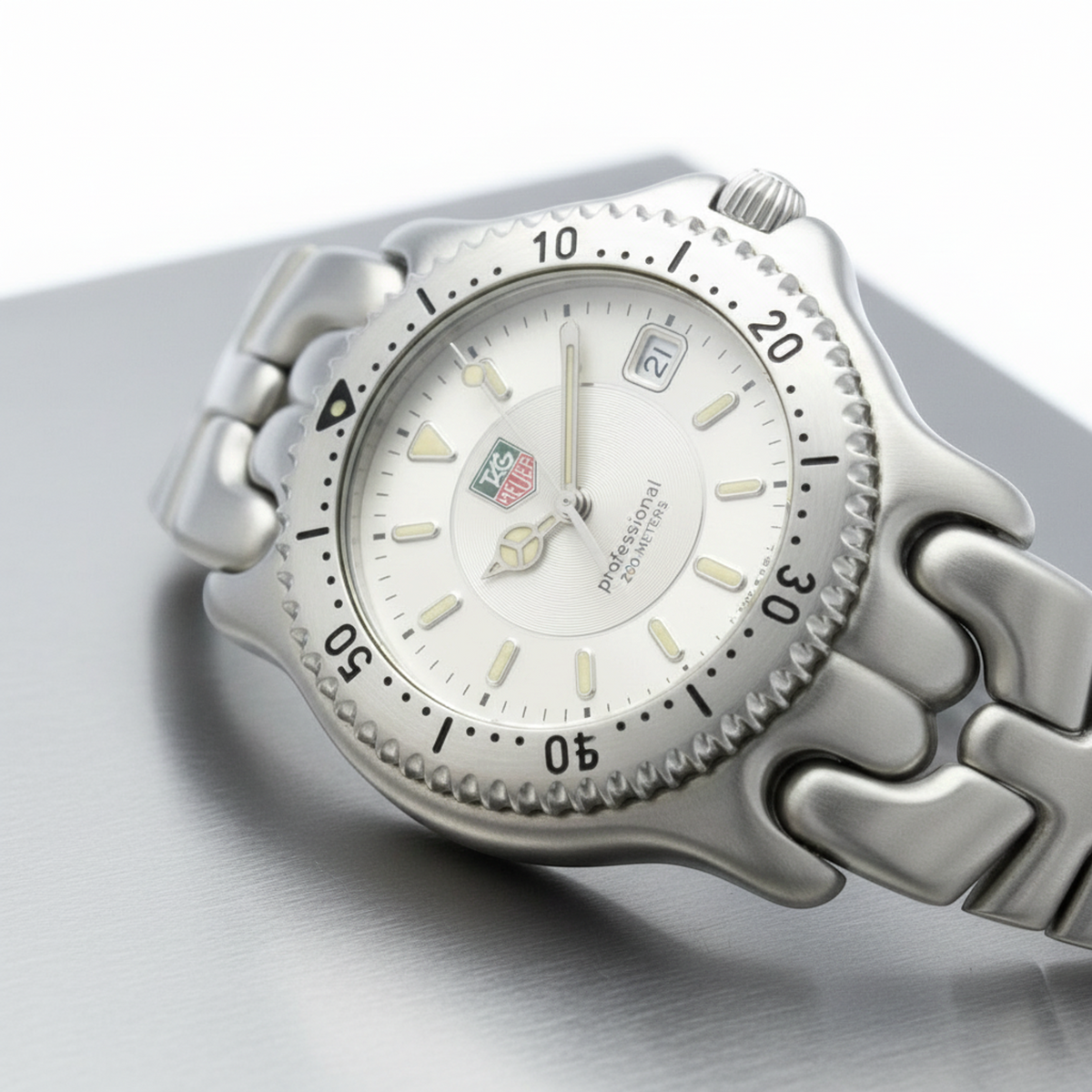 TAG HEUER Sel Professional 200M Quartz Mens Watch WG111B Polished