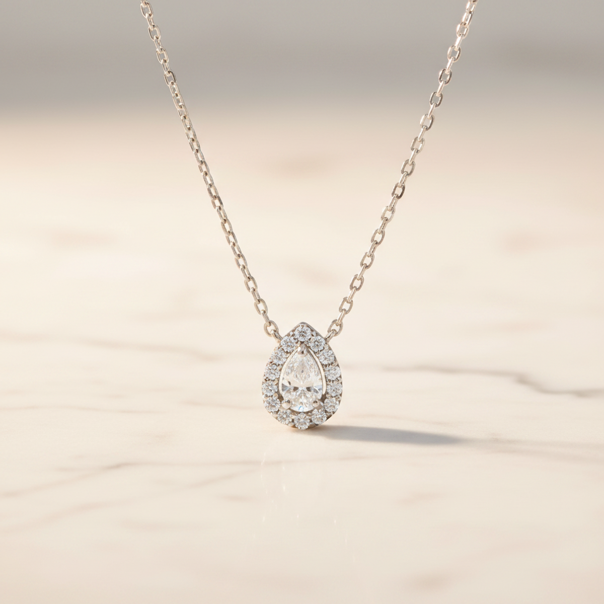 Vendome Aoyama Pear-shaped Diamond Necklace Platinum Diamond Men,Women Fashion Pendant Necklace Carat/0.16 (Silver)