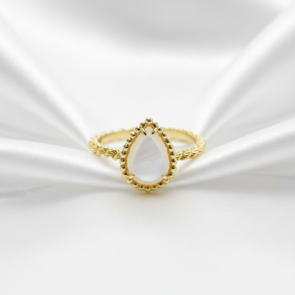 Boucheron Serpent Bohème Ring Yellow Gold (18K) Fashion Mother Of Pearl Band Ring Gold
