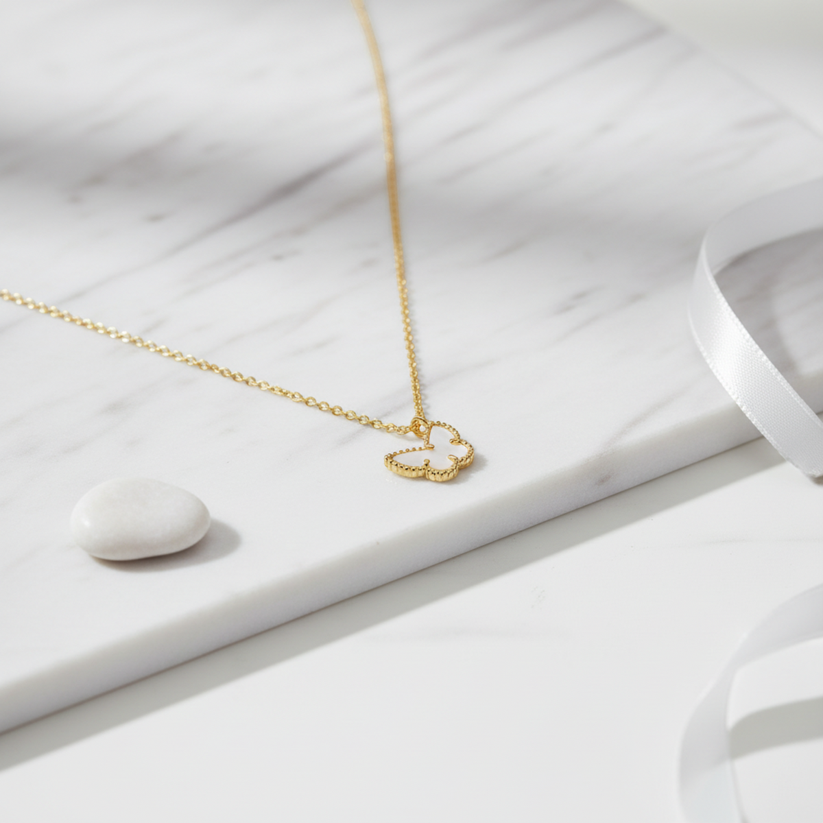 Van Cleef & Arpels Sweet Alhambra Papillon Necklace Yellow Gold (18K) Mother Of Pearl Women,Unisex Fashion Necklace (Gold)