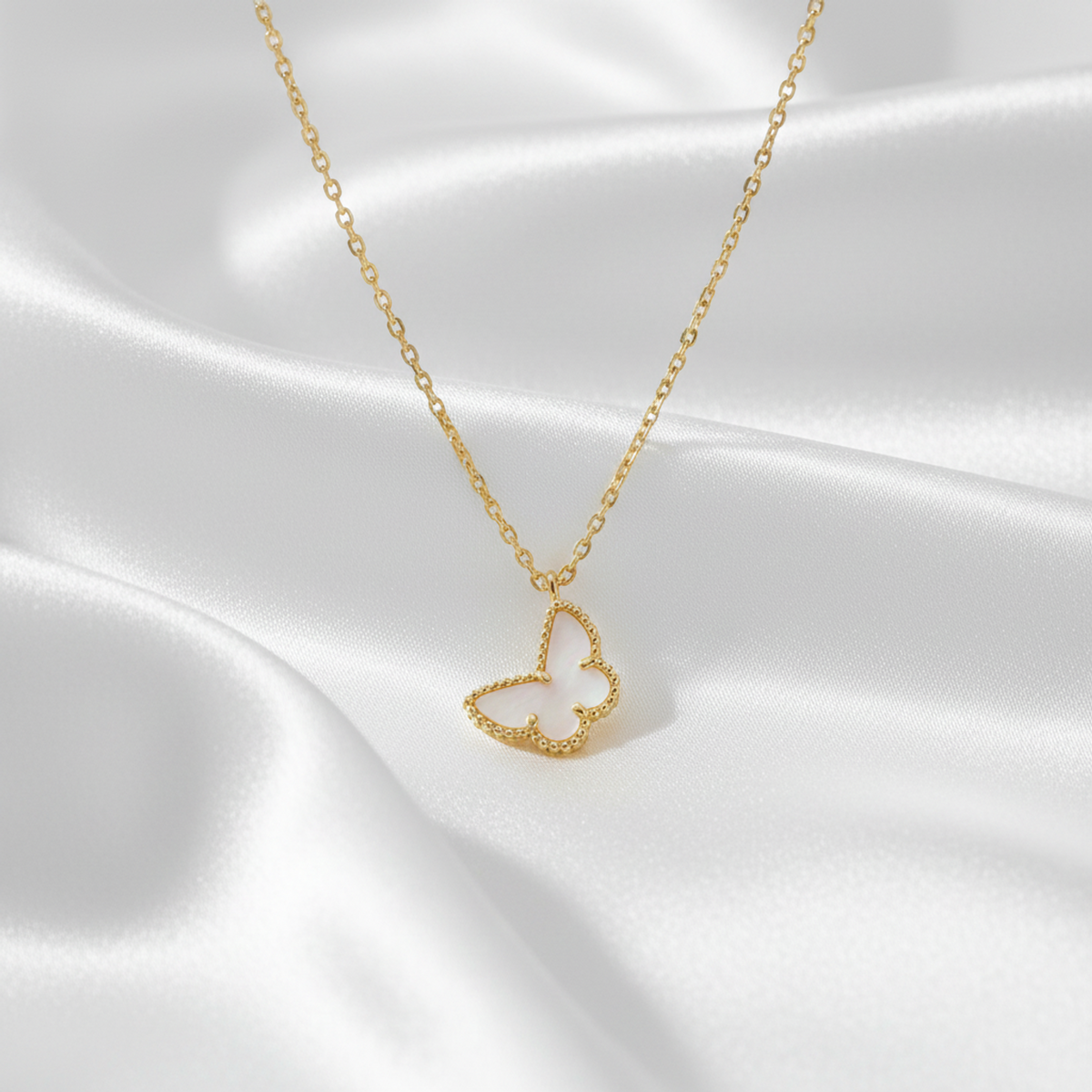 Van Cleef & Arpels Sweet Alhambra Papillon Necklace Yellow Gold (18K) Mother Of Pearl Women,Unisex Fashion Necklace (Gold)