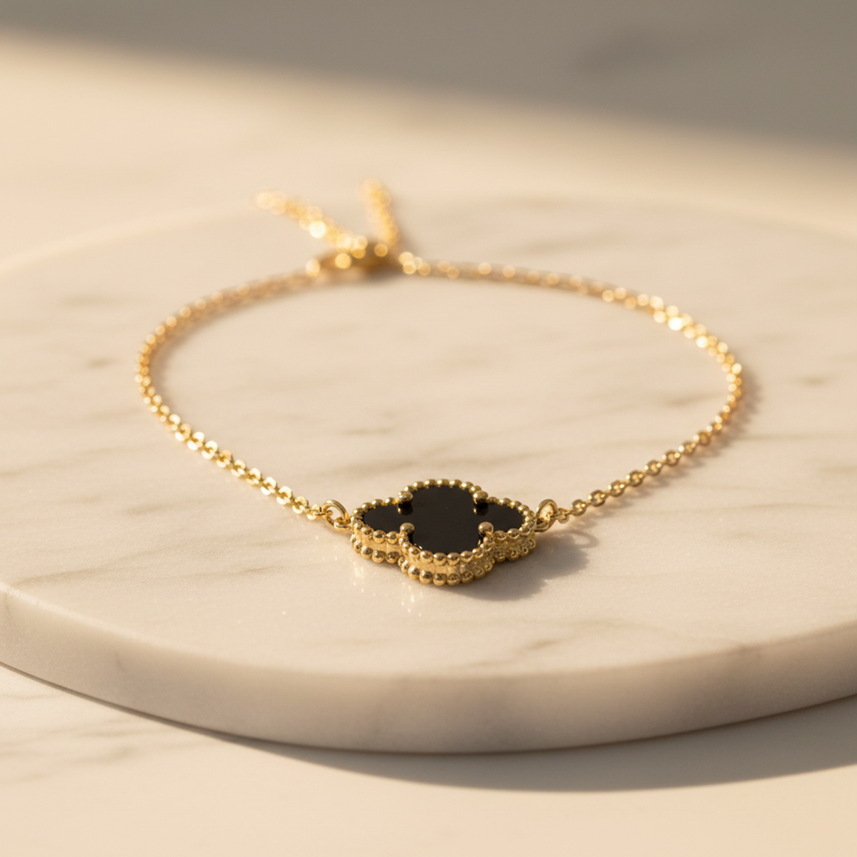 Van Cleef & Arpels Vintage Alhambra Necklace Yellow Gold (18K) Onyx Men,Women Fashion Necklace (Gold)