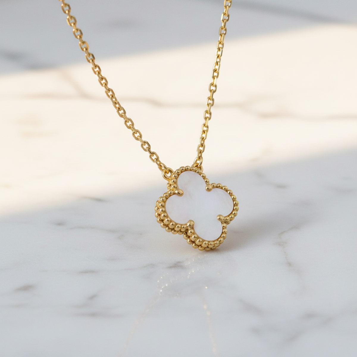 Van Cleef & Arpels Vintage Alhambra Necklace Yellow Gold (18K) Mother Of Pearl Men,Women Fashion Necklace (Gold)