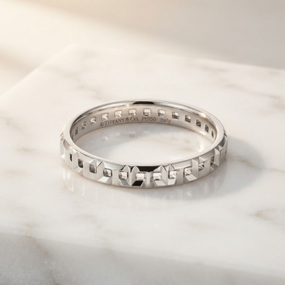 Tiffany T True Narrowing White Gold (18K) Fashion No Stone Band Ring Silver
