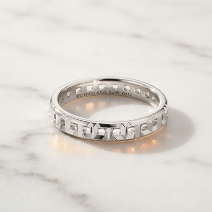 Tiffany T True Narrowing White Gold (18K) Fashion No Stone Band Ring Silver