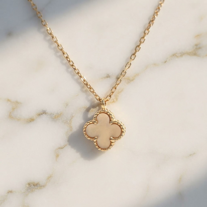 Van Cleef & Arpels Sweet Alhambra Necklace Yellow Gold (18K) Mother Of Pearl Men,Women Fashion Necklace (Gold)