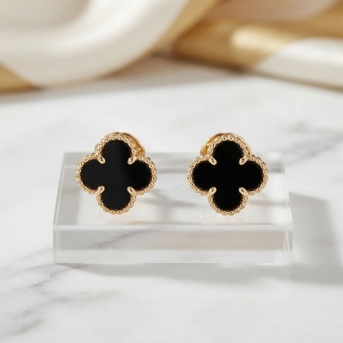 Van Cleef & Arpels Sweet Alhambra Earrings Onyx Yellow Gold (18K) Stud Earrings Gold