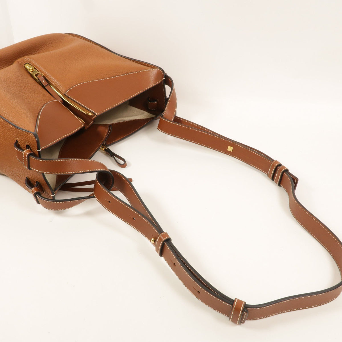 Loewe Hammock Medium · Calfskin