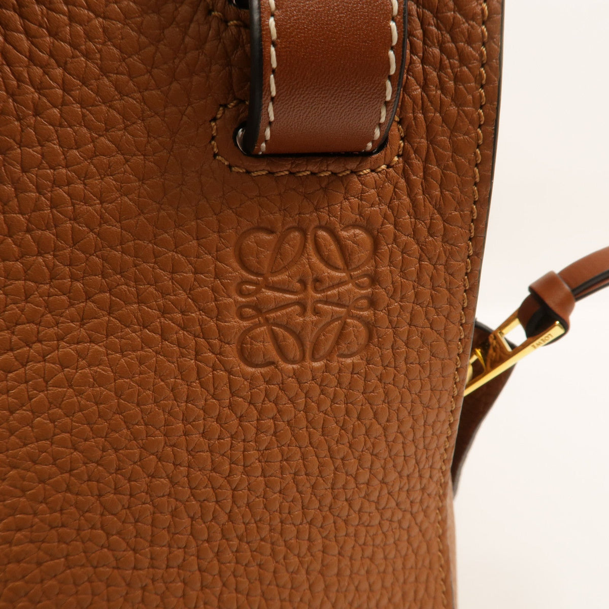 Loewe Hammock Medium · Calfskin