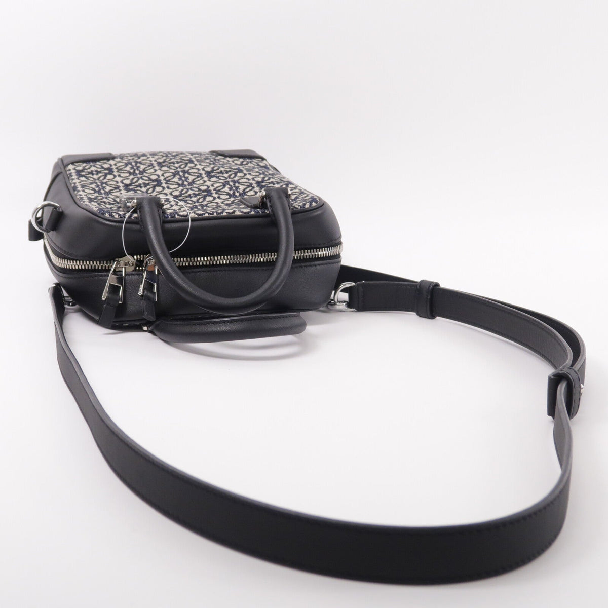 Loewe Amazona 15 · Anagram Canvas