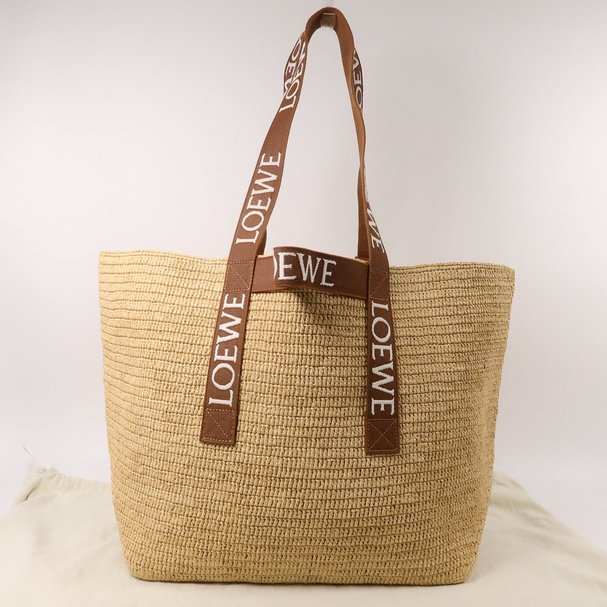 Loewe Fold Shopper · Raffia