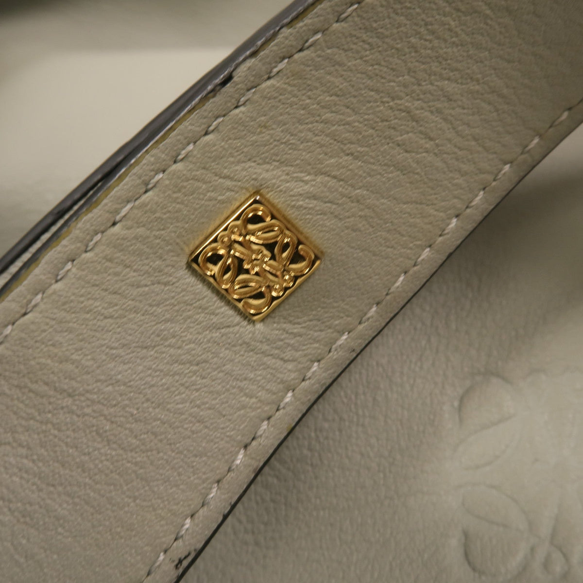 Loewe Medium Flamenco · Calfskin