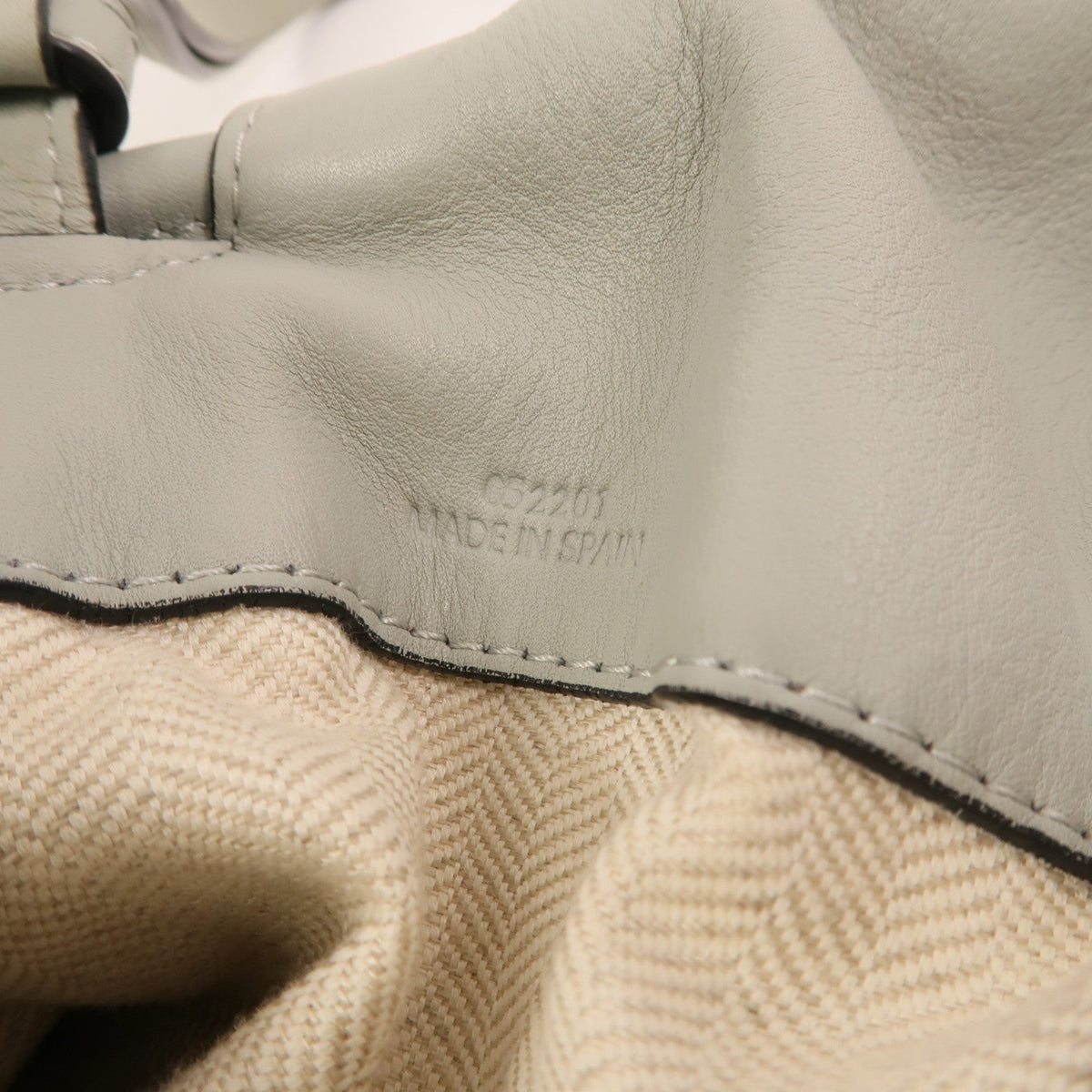 Loewe Medium Flamenco · Calfskin