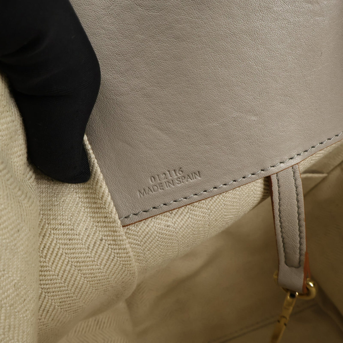 Loewe Hammock Small · Calfskin
