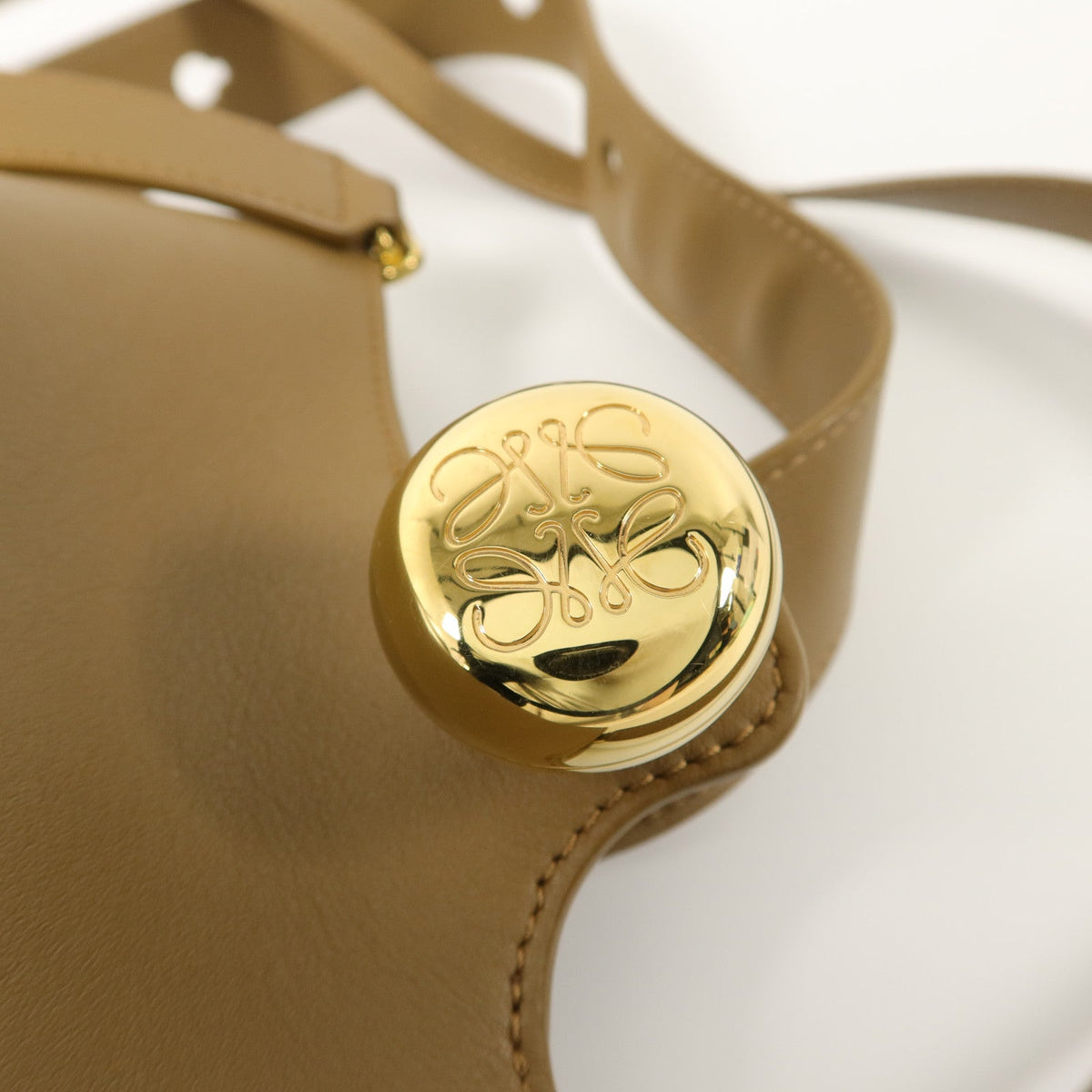 Loewe Pebble Bucket Mini · Calfskin