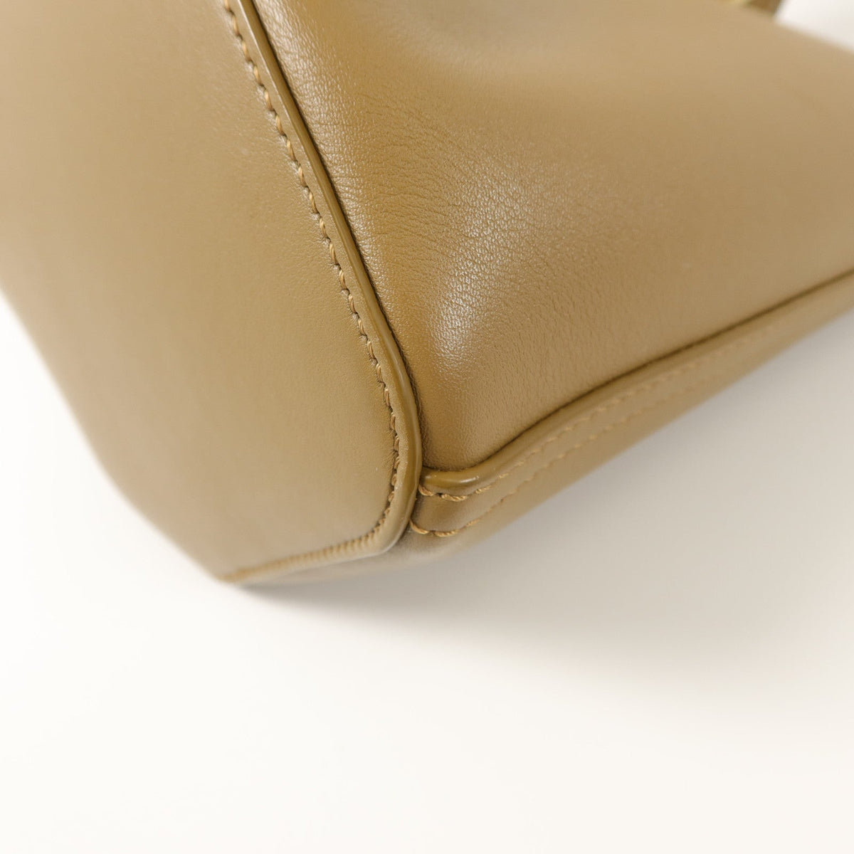 Loewe Pebble Bucket Mini · Calfskin