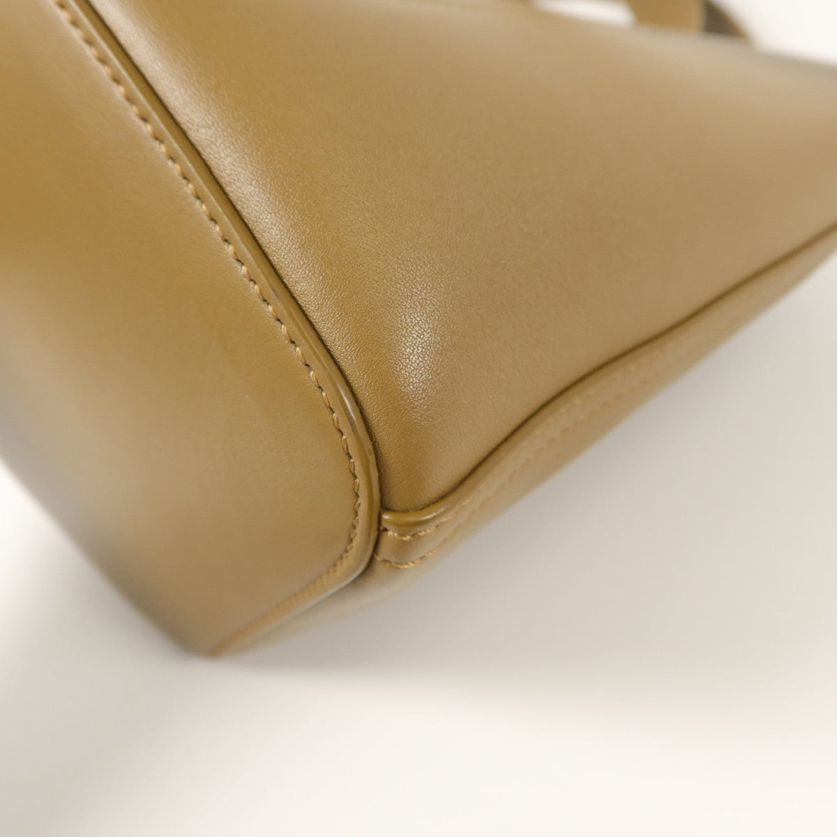 Loewe Pebble Bucket Mini · Calfskin