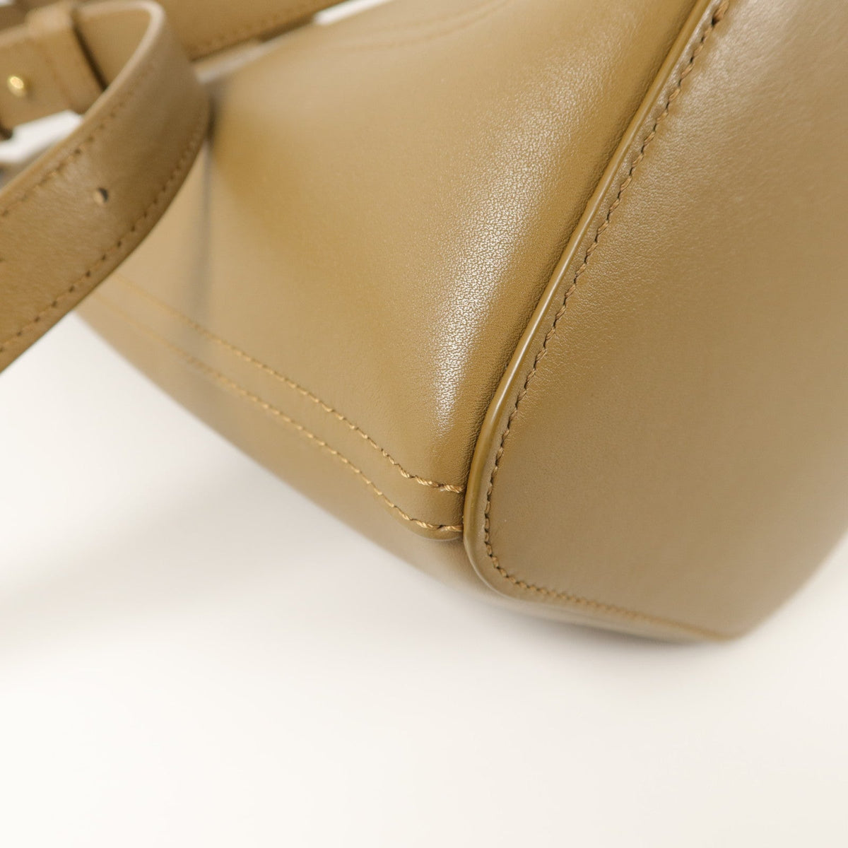 Loewe Pebble Bucket Mini · Calfskin