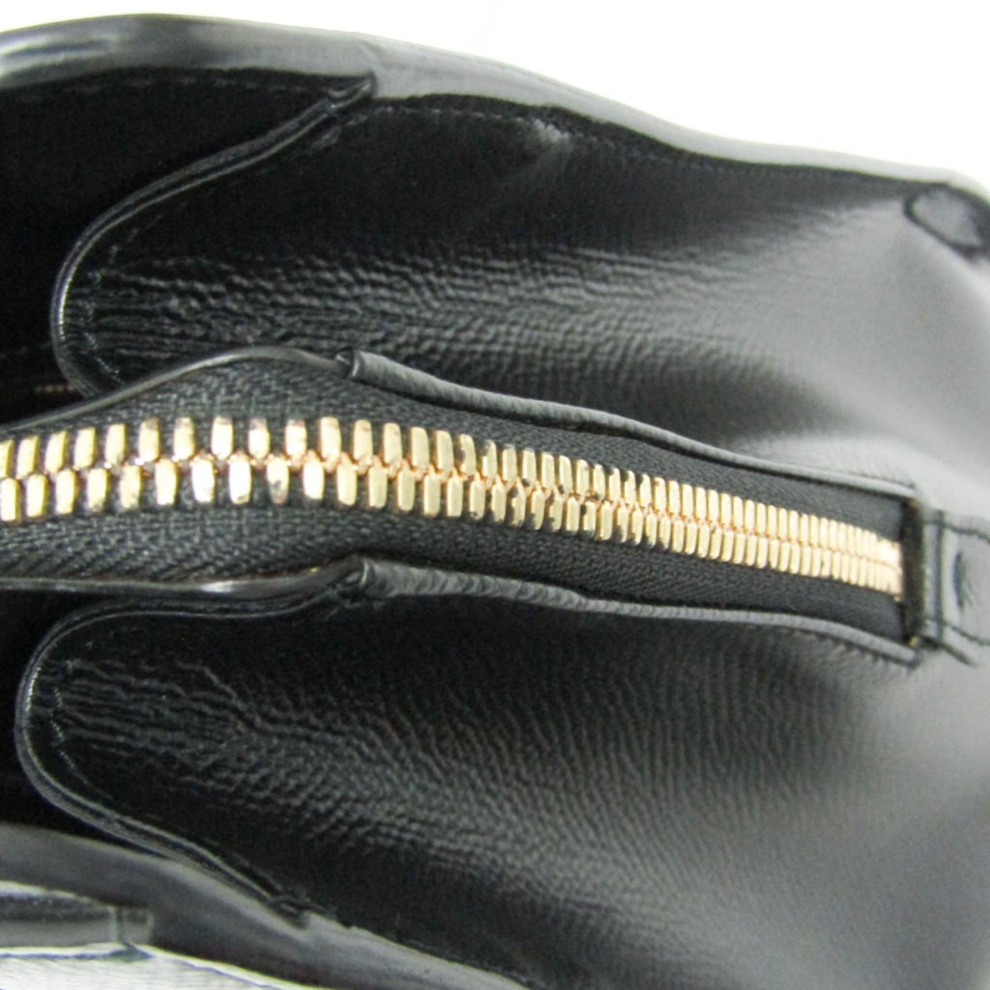 Close-up of the gold-tone zipper detail on a black leather Salvatore Ferragamo Today tote bag from tokyopieces.com.